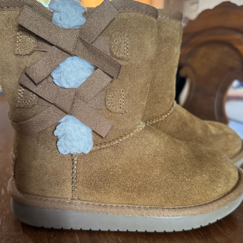 Koolaburra by UGG Brown Suede girls Boots with Bow Detail in GUC